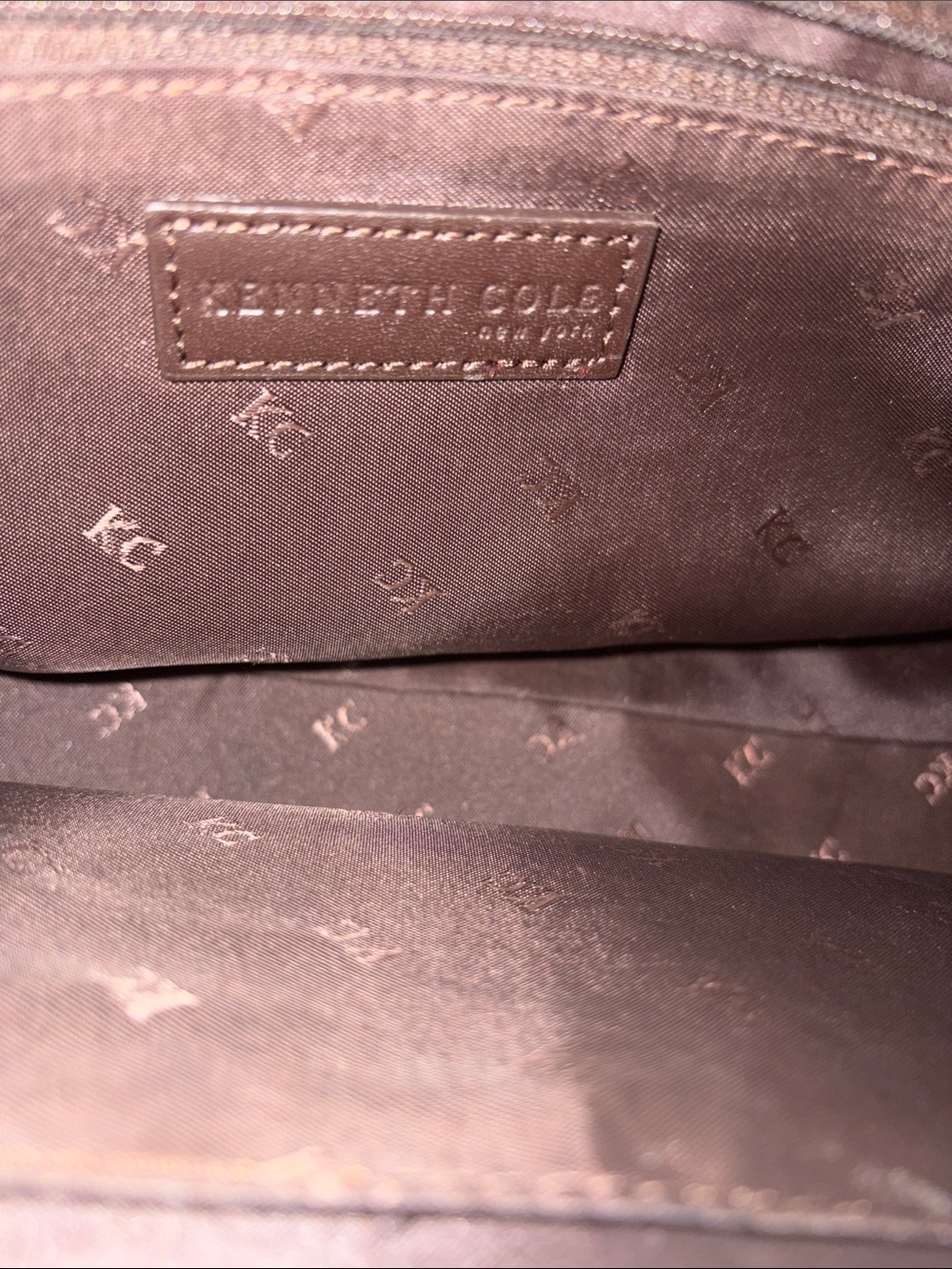 Kenneth Cole Cream Leather Shoulder Bag - Picture 2 of 6